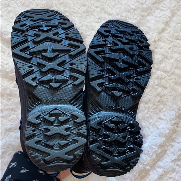 Boys Columbia Snow Boots - Picture 7 of 11